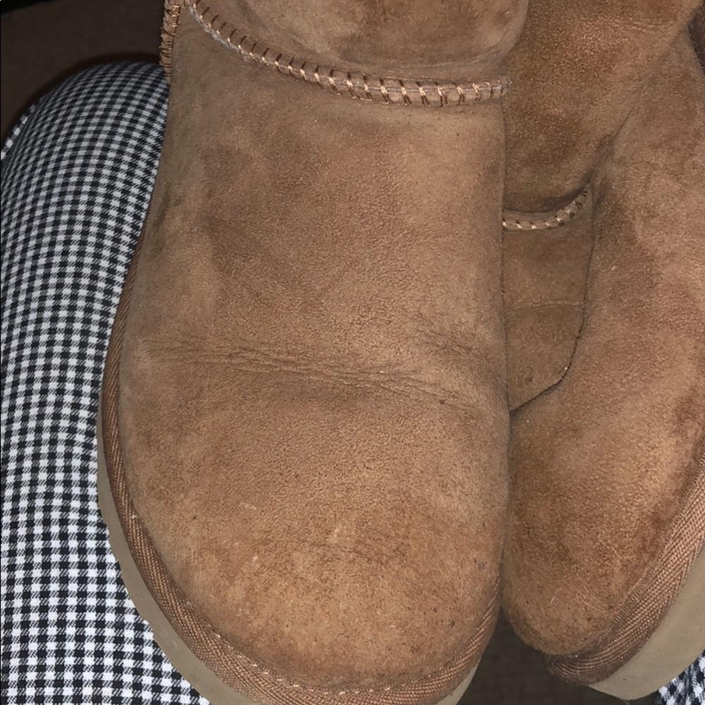 UGGS - Picture 7 of 7